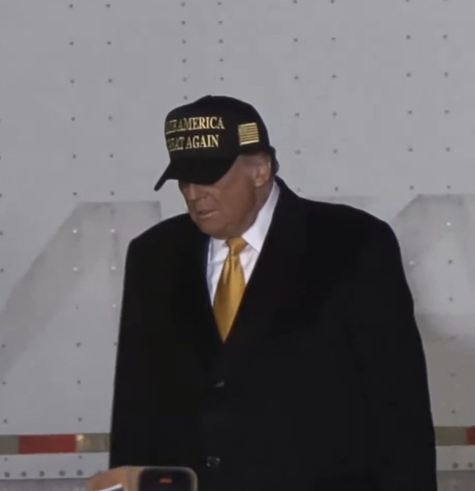 BLACK AND GOLD MAGA HAT Pro