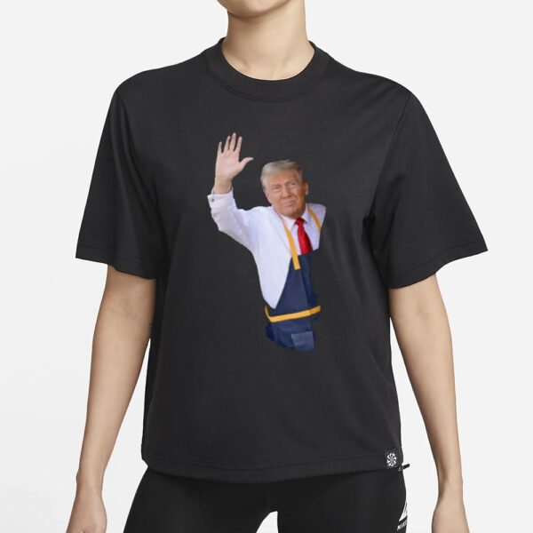 Trump is waving in McDonalds. i’m lovin’ it Black T-Shirt.1