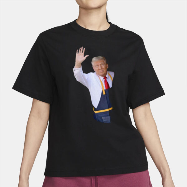 Trump is waving in McDonalds. i’m lovin’ it Black T-Shirt.2