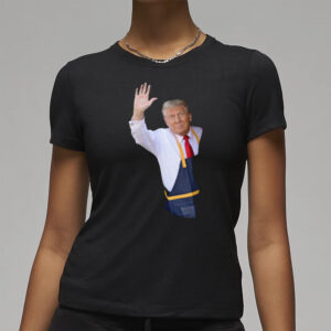 Trump is waving in McDonalds. i’m lovin’ it Black T-Shirt.3