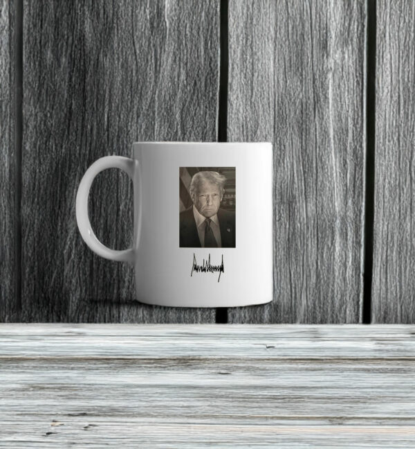 OFFICIAL INAUGURATION PORTRAIT FOR PRESIDENT DONALD J TRUMP MUG