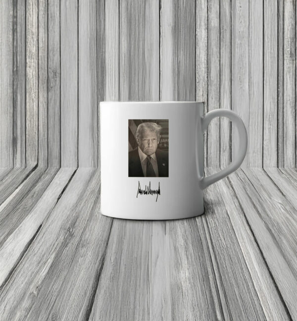 OFFICIAL INAUGURATION PORTRAIT FOR PRESIDENT DONALD J TRUMP MUG