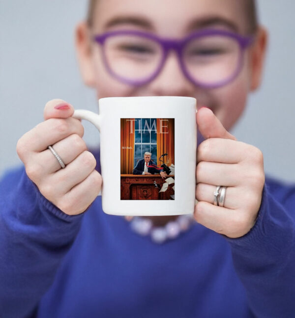 Trump Sweeping President Biden’s Belongings Off The Desk Mug