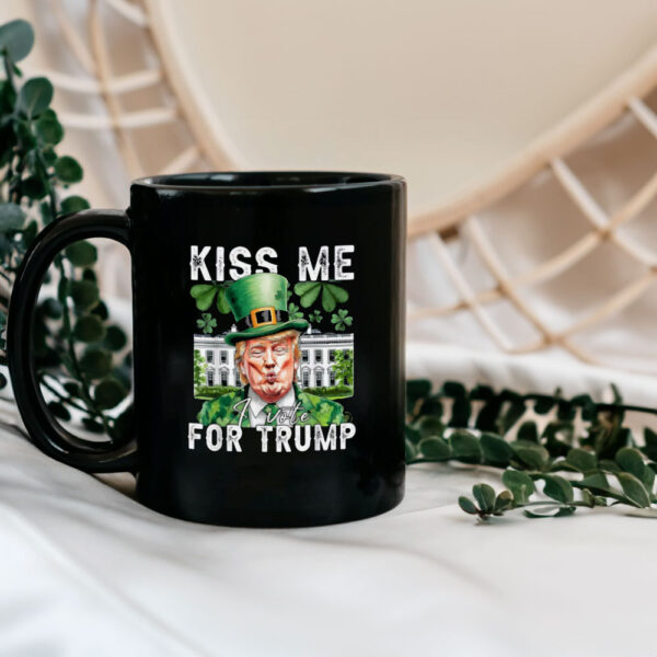 Republican St Patricks Day Funny Kiss Me I Voted for Trump Mug